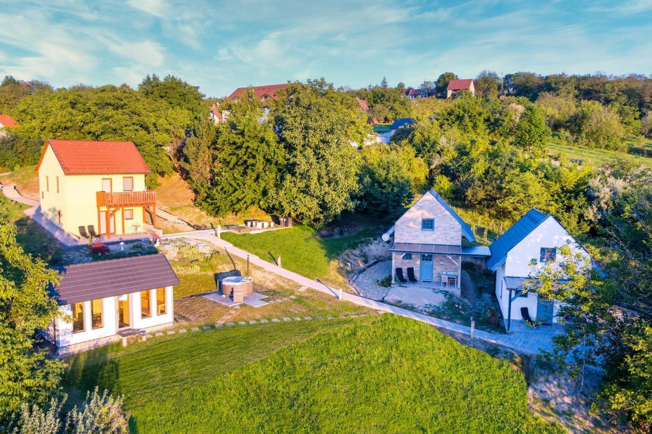 Borarium Vendeghazak - Zenit Haz Hotell Pazmand Exteriör bild